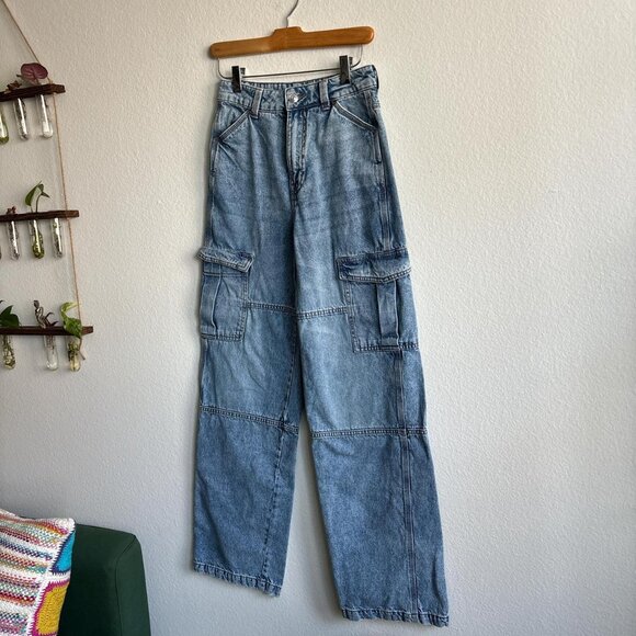 H&M Divided Womens Cargo Jeans Medium Light Wash 26" Waist - Picture 5 of 8
